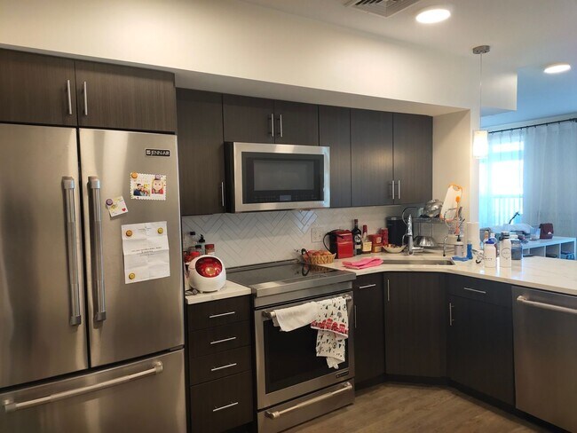 Charming 2 Bedroom - Charming 2 Bedroom