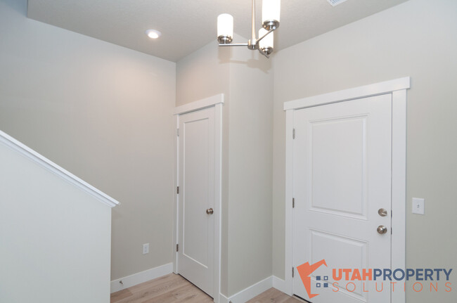 Photo - 991 W 360 S Townhome