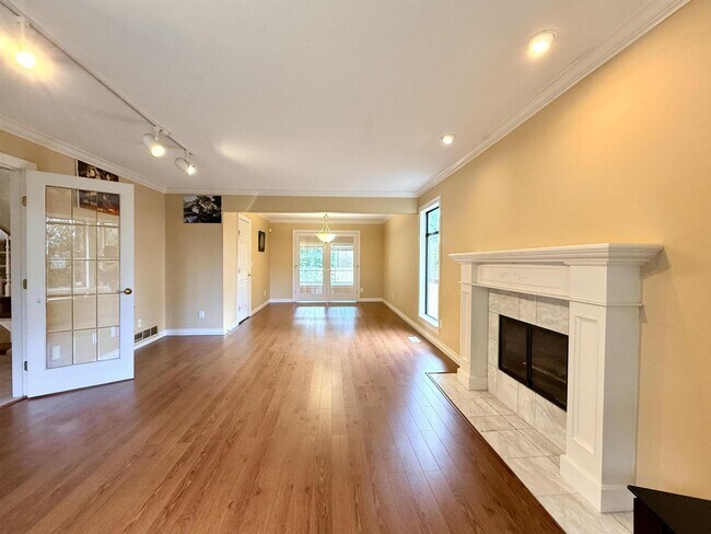 Photo - 1805-148A 148a St