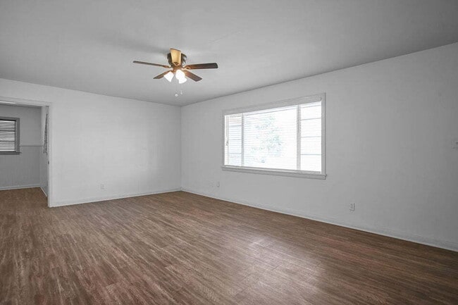 Photo - 3/1/1 close to medical and Texas Tech. Neutral colors.. Updated bath