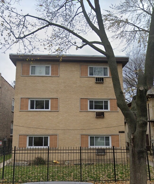Photo - 6819 N Wayne Ave House