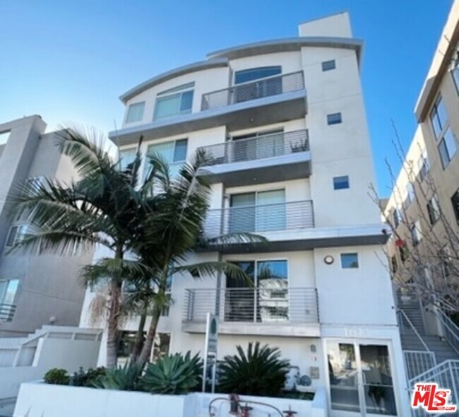 Building Photo - 1611 S Beverly Glen Blvd Unit 5C Rental