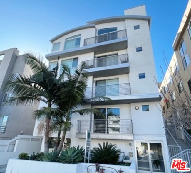 Building Photo - 1611 S Beverly Glen Blvd Unit 201 Rental