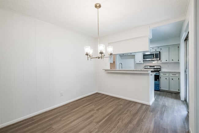 Building Photo - 3311 Palm Desert Ln