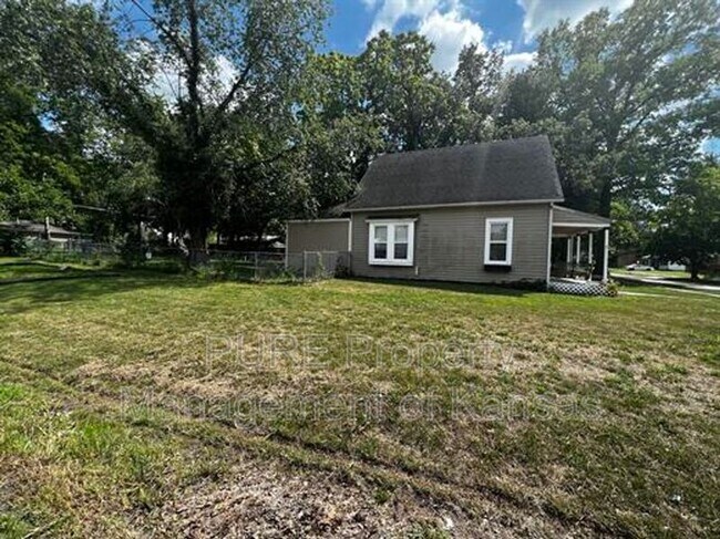 Photo - 2800 SE Michigan Ave