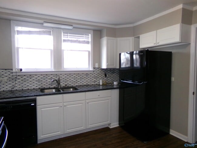 Photo - 611 Stevens Ave NE