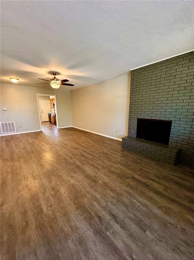 Building Photo - 14897 Dutchmans Dr