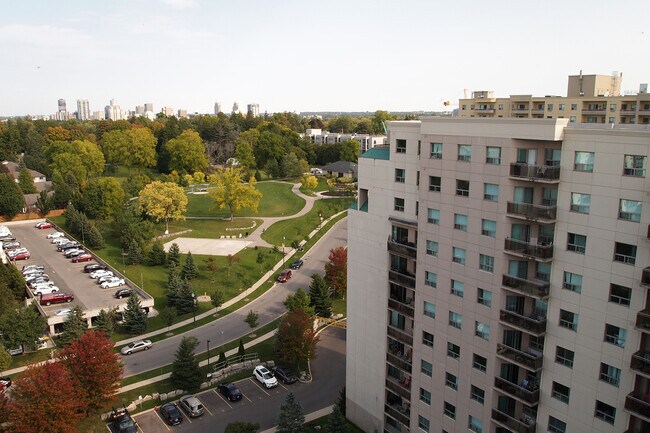 Photo - 565 Proudfoot Place