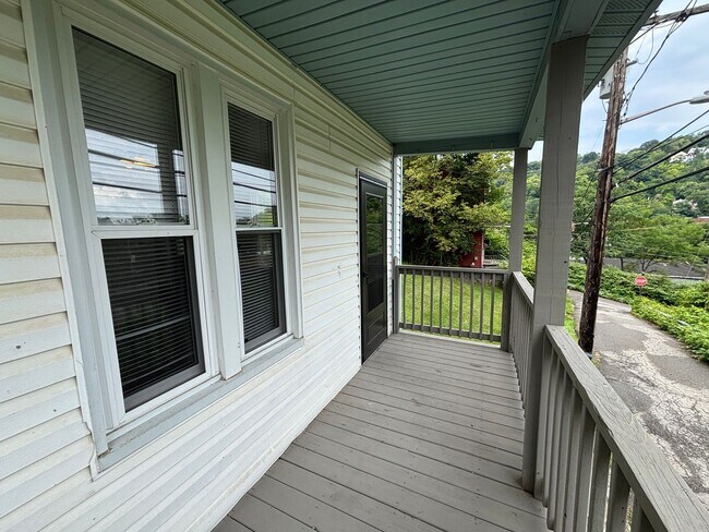 Photo - 1341 Herrod St
