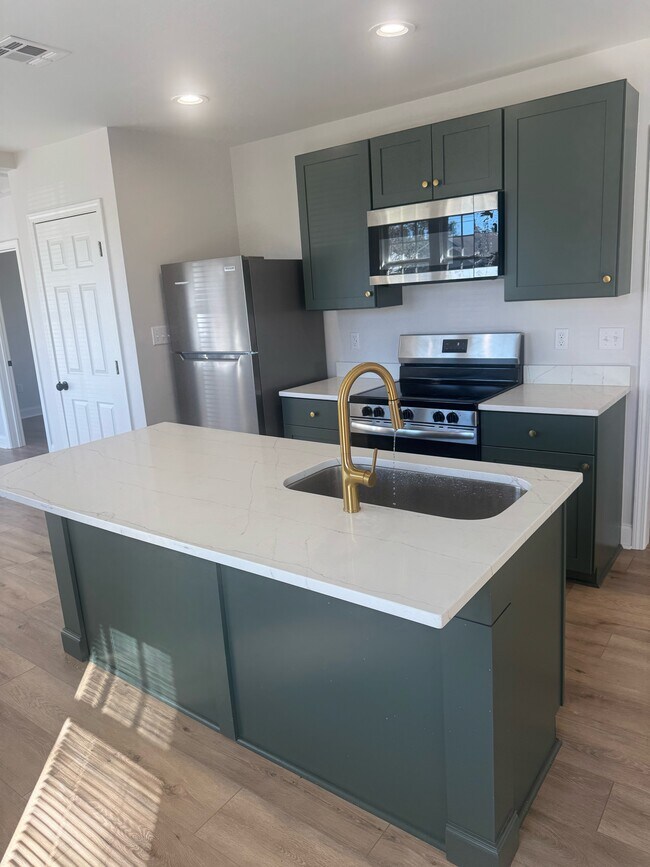 Photo - 400 E Hickory St