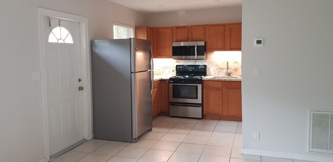 Building Photo - 818 Tequesta St Unit 2