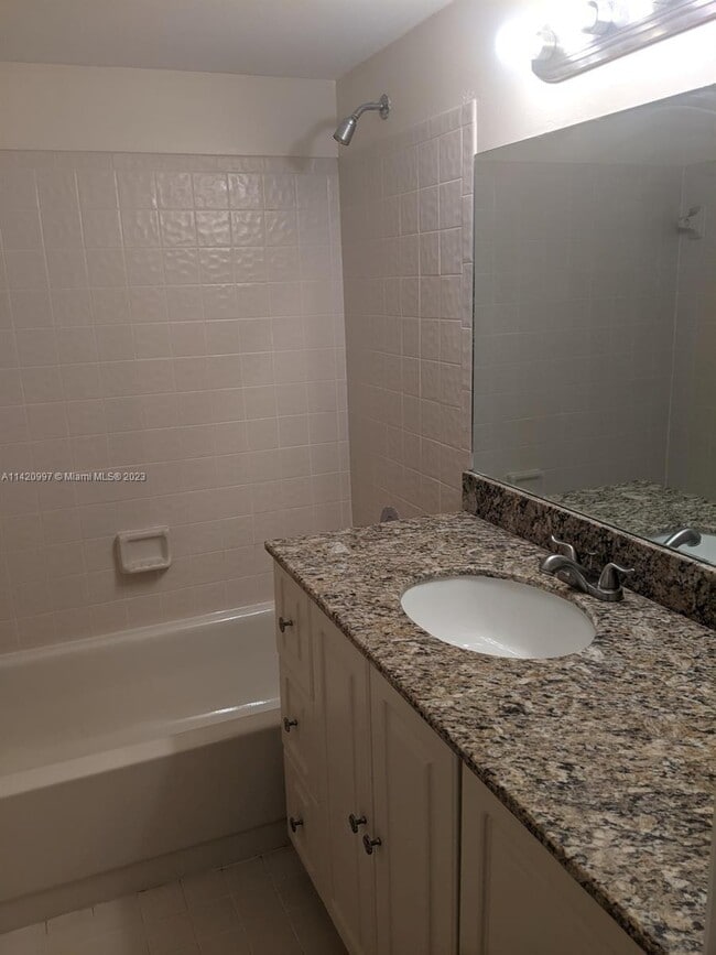 Building Photo - 10066 Twin Lakes Dr Unit 5-C Rental
