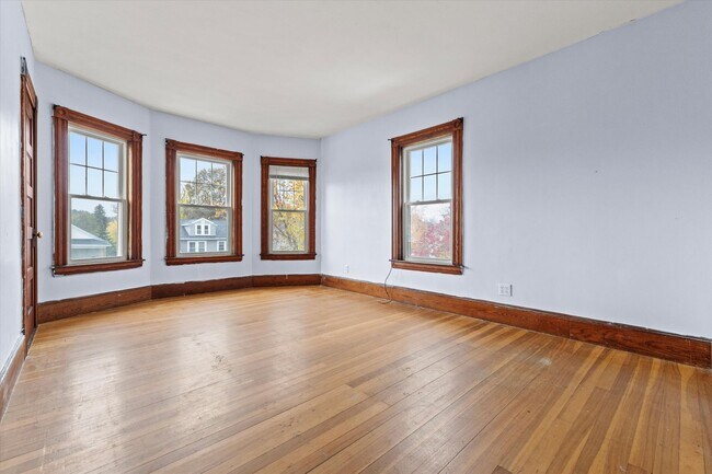 Photo - 651 Lake Ave, #3, Manchester NH 03103 Unit 651 #3 - 3rd Floor