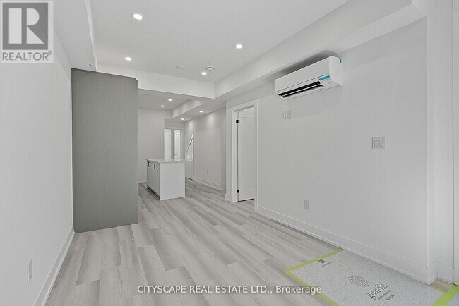 Photo - 587 Oakwood Ave