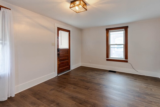 Photo - 425 E Howard St