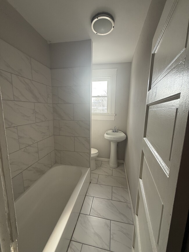 Photo - 74X Melville Ave