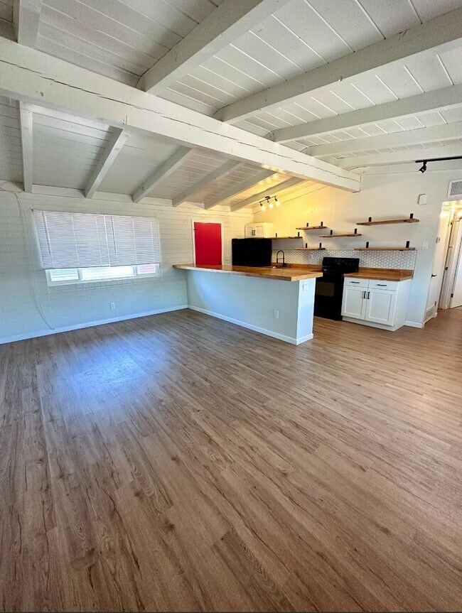 Photo - 2756 N Forgeus Ave