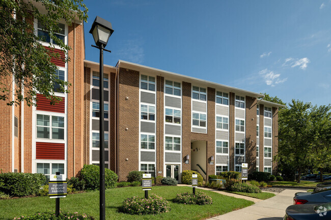 Building Photo - The Elms at Old Mill Rental