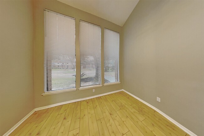 Photo - 542 Enchanted Hollow Dr