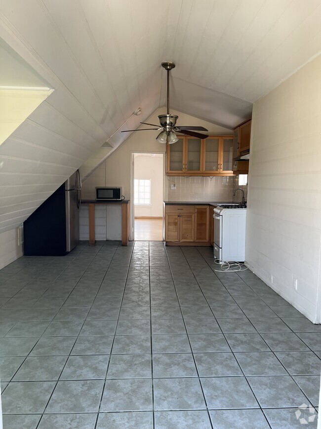 Building Photo - 3976 W 7th St Unit .5 Rental