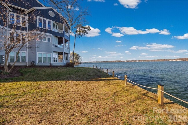 Photo - 372 Northwest Dr