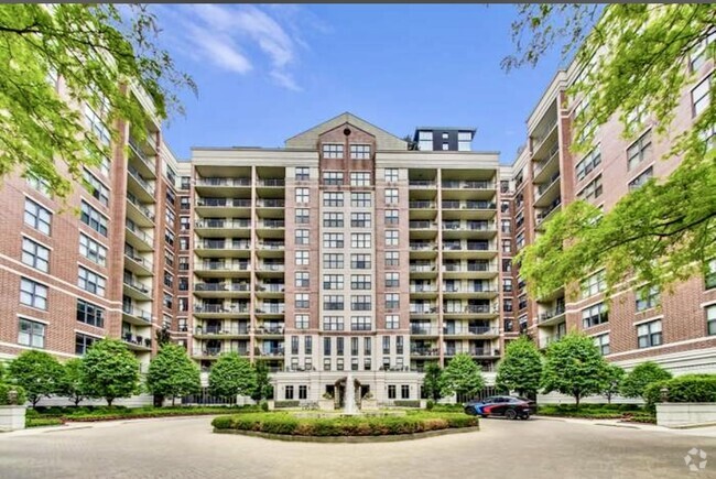 Building Photo - 55 W Delaware Pl Unit 55 W Delaware XL 1B Rental