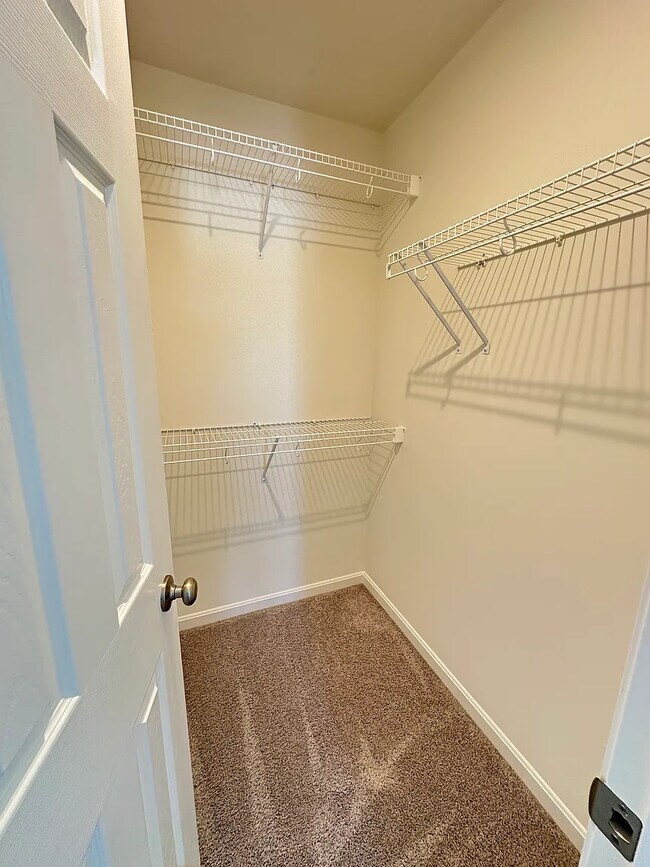 Photo - 2075 Barleybrook St