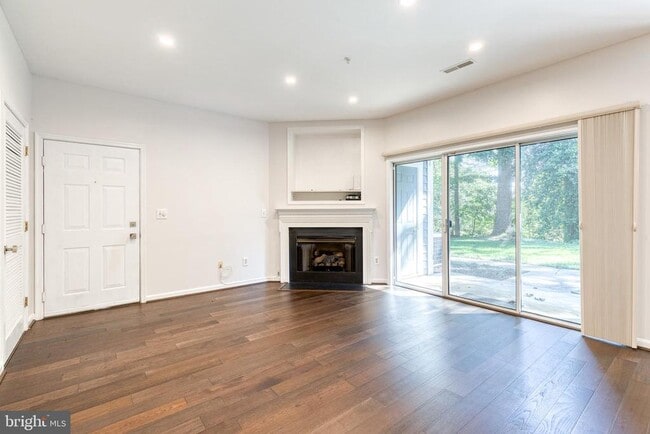 Building Photo - 645 Oakland Hills Dr Unit 1B