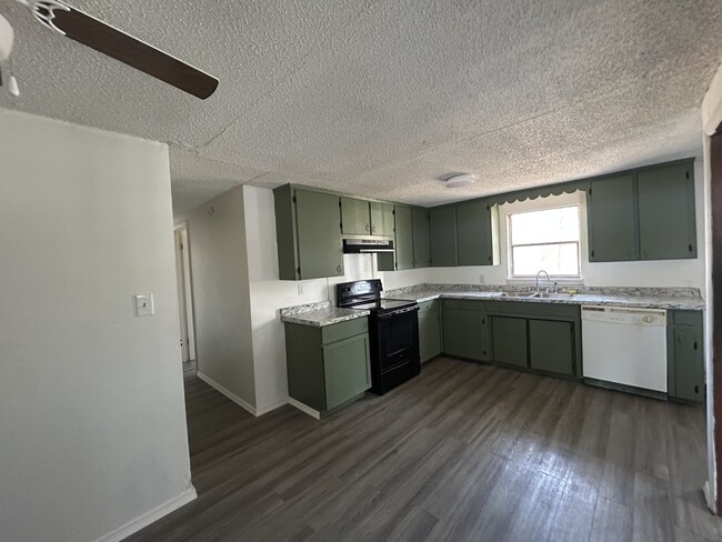 Photo - 418 S Carbon Ave