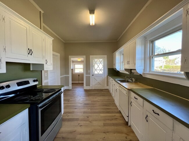 Photo - 201 E Cowles St