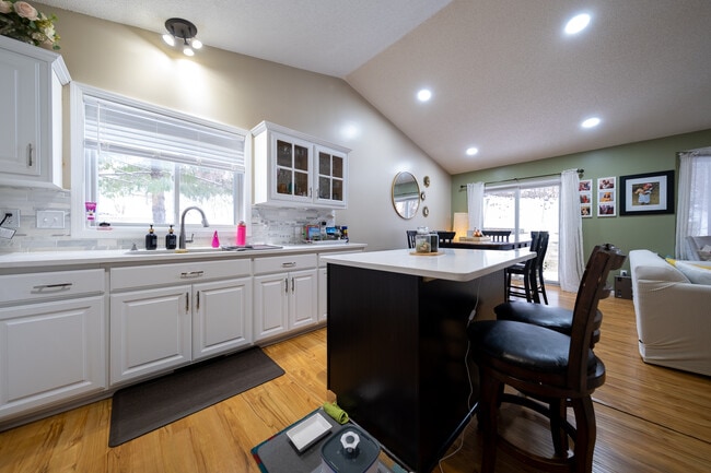 Photo - 1574 Stephanie Cir