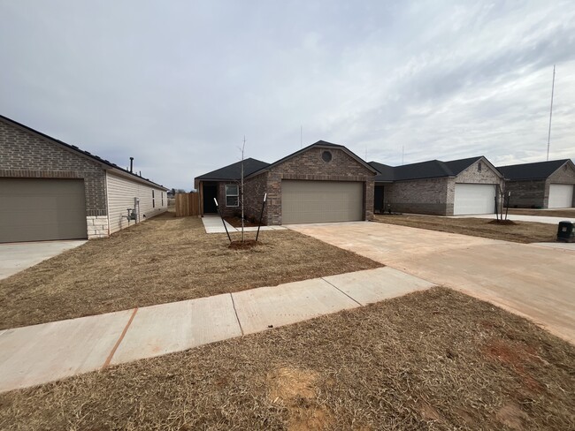 Photo - 10520 Baled Bermuda Rd House