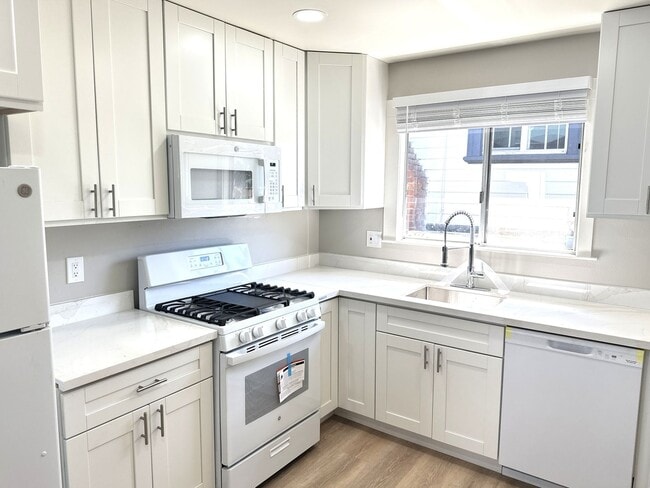 Building Photo - 3808 Unit A Rental