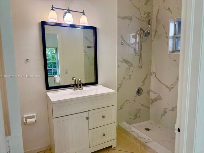 Photo - 3019 SW 23rd St Unidad 3019 Rental