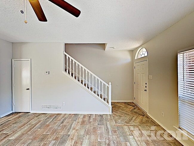 Photo - 1105 Parker Ct