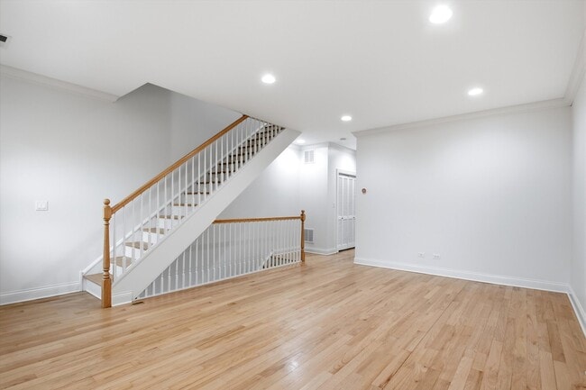 Photo - 2340 W Adams St