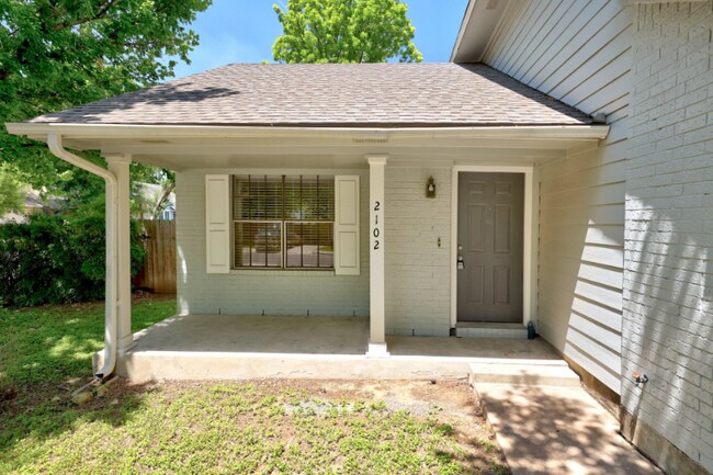 Photo - 2102 Bluebonnet Dr