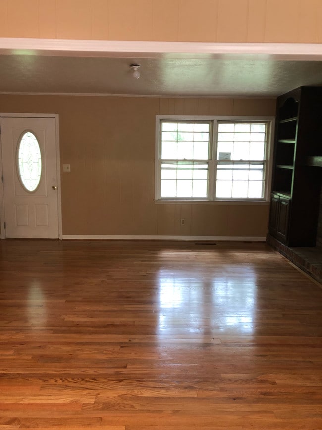 Photo - 130 Robinson Dr