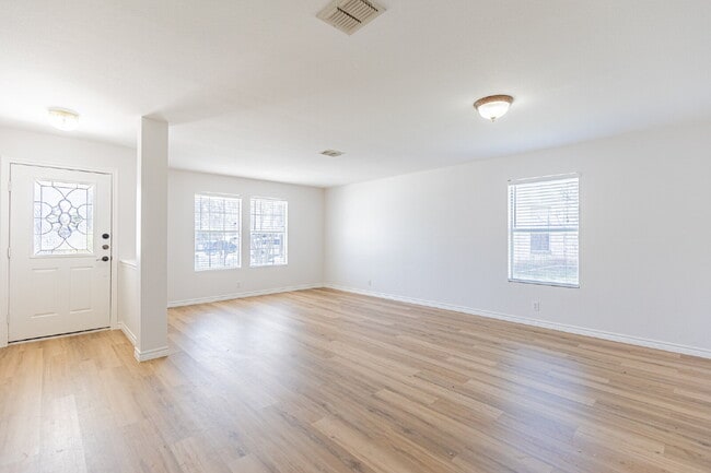 Photo - 228 Sophia Cir