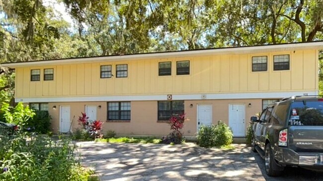 Building Photo - Island Townhouse-Close to Shopping and Beach!