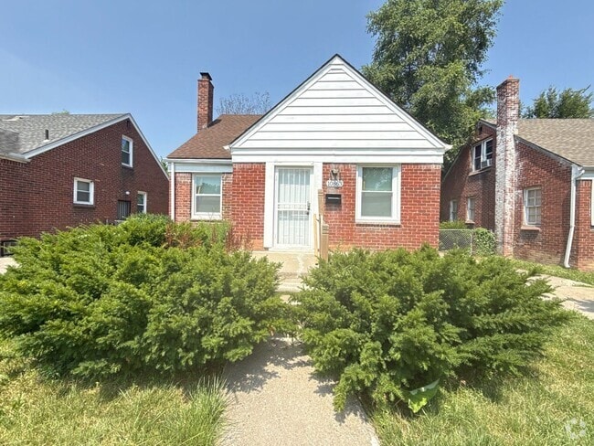 Building Photo - Renovated 3-Bedroom Home – We Welcome Sect...
