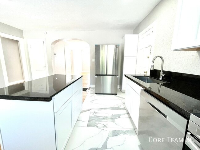 Photo - 1114 W 45th St Unidad 1114-3