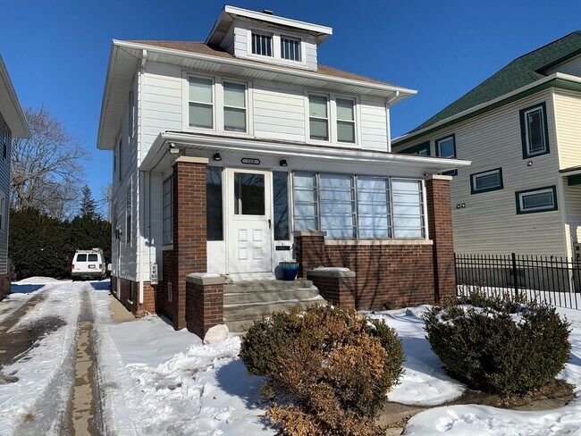 Building Photo - 110 W Columbia Ave Unit #1