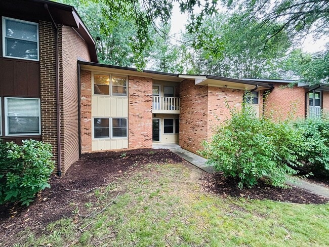 Building Photo - 2 Bedroom 1 Bath Condo