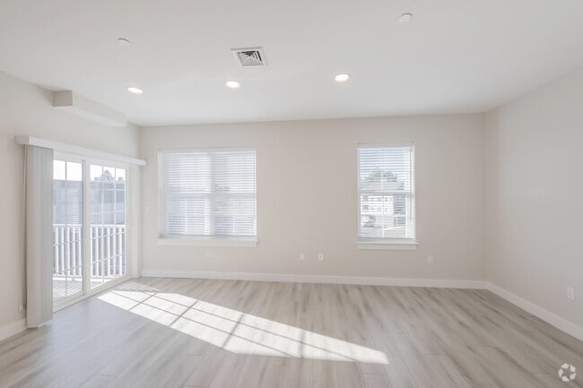 1 BR, 1 BA-900SF