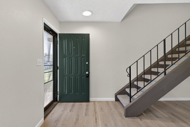 Spacious Condo in Santa Clara - Easy Commute!
