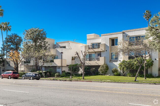 Excalibur Apartments