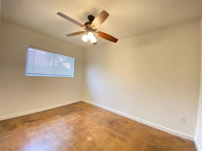 Building Photo - 1112 Lawrence St Unit 13