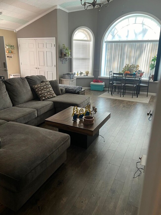 Building Photo - O102 2 Bedroom 2 Bathroom Apartment in Hildale *utilities included*