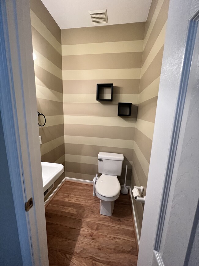 Photo - 389 Juliet Ln